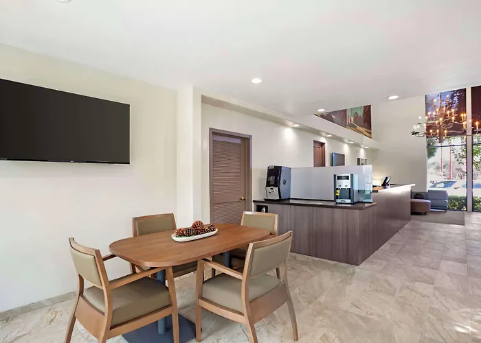 Best Western Plus Black Oak